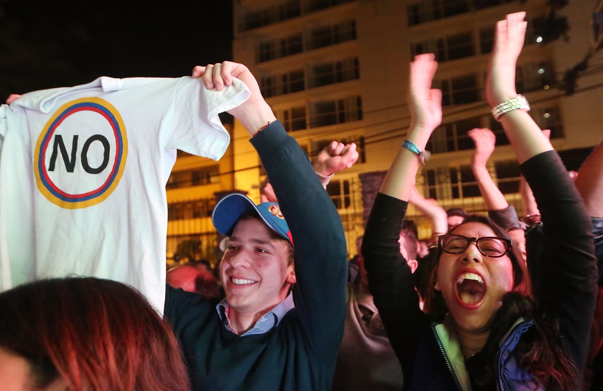 En el plebiscito sobre la paz realizado en Colombia las iglesias evangélicas influenciaron en buena medida el voto por el "no". (Foto Prensa Libre: EFE).