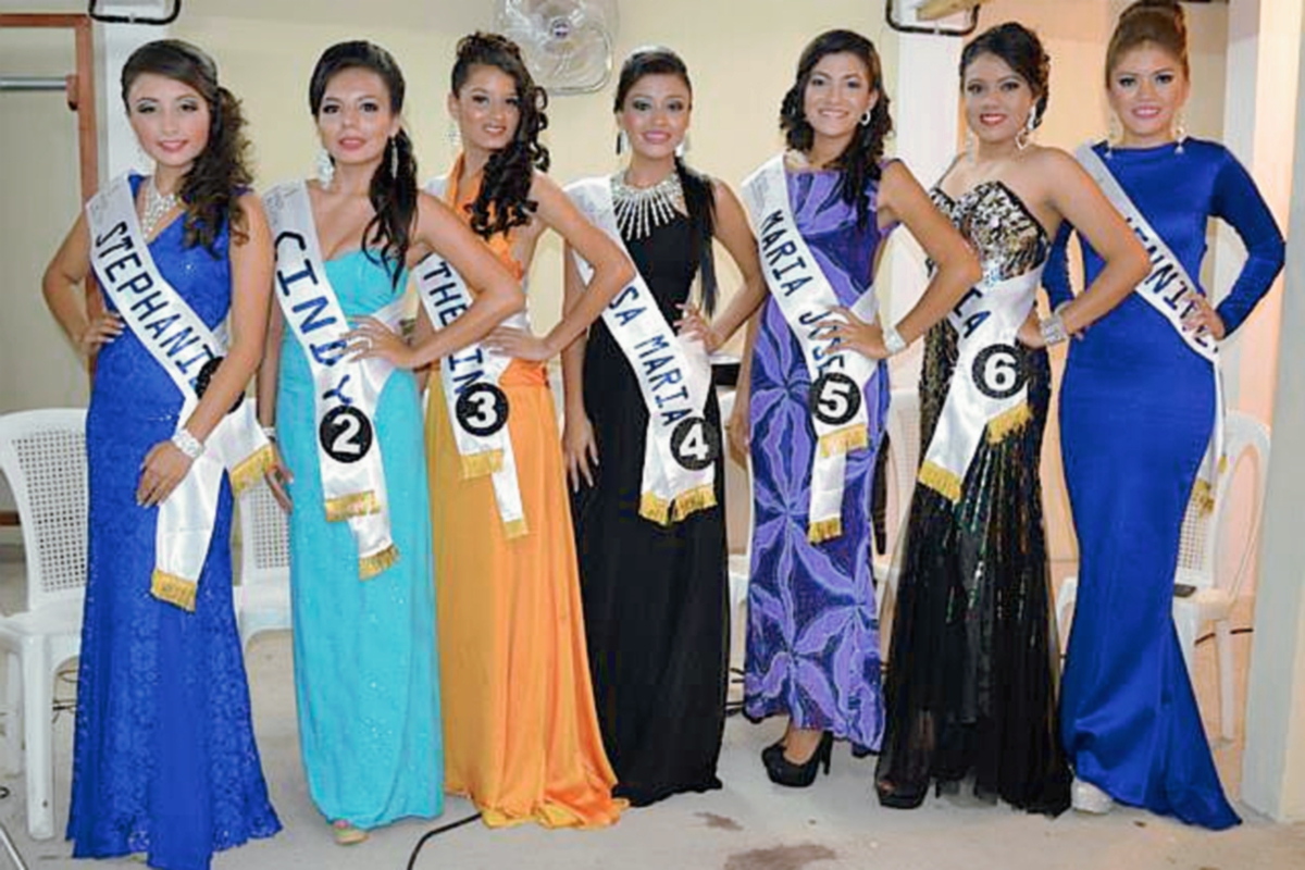 Siete jóvenes aspiran a ser electas como Señorita Coatepeque 2015, en Quetzaltenango. (Foto Prensa Libre: Edgar Octavio Girón)