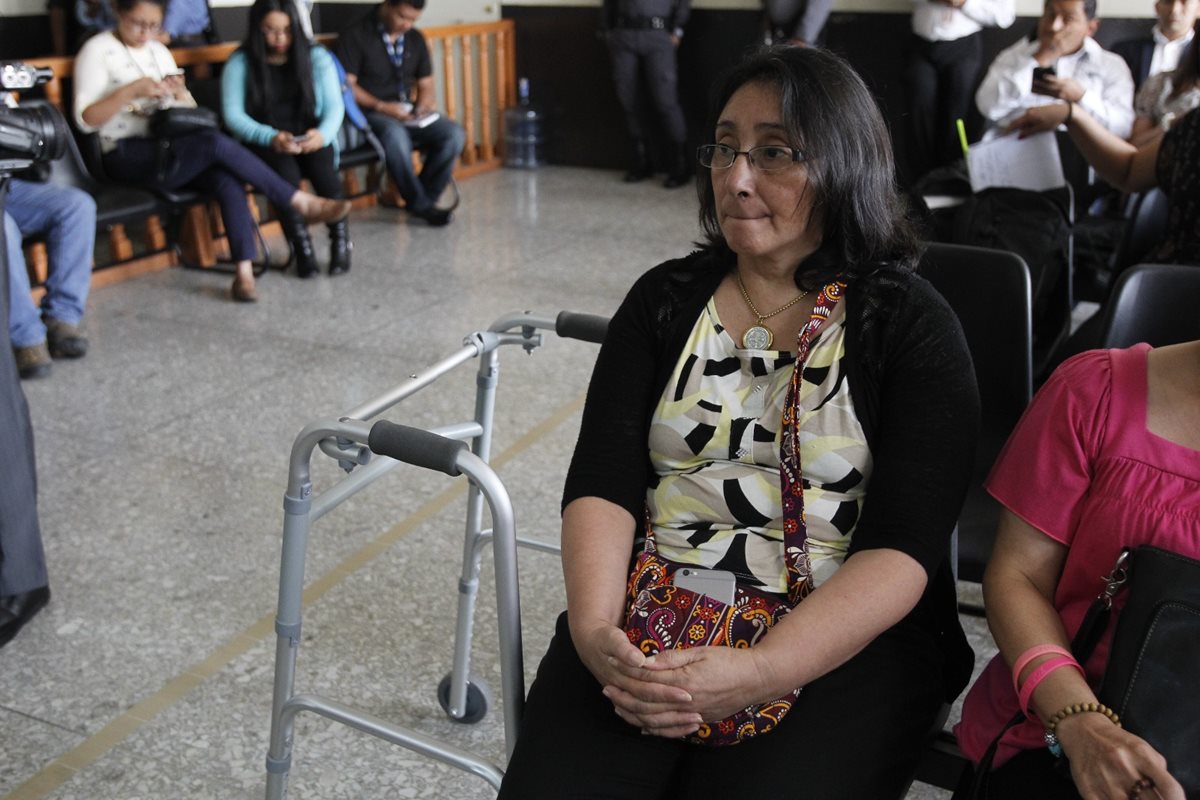 Norma Cruz utiliza andador o silla de ruedas para movilizarse en diferentes lugares.(Foto Prensa Libre: Paulo Raquec)