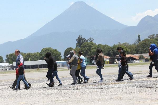 Al 20 de enero se reportan 1,721 personas deportadas vía aérea y 2,134 vía terrestre. (Foto Prensa Libre: Hemeroteca PL)