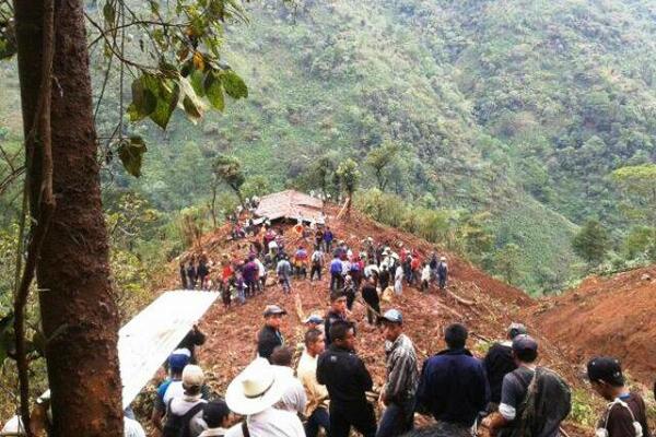 Imagen del deslave en comunidad de San Pedro Necta, Huehuetenango. (Foto Prensa Libre: Llimer Argueta vía Twitter)<br _mce_bogus="1"/>