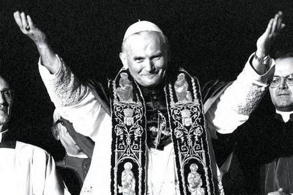 Juan Pablo II murió el 2 de abril de 2005 a los 84 años. Su pontificado de 26 años es el tercero más largo de la historia. (Foto Prensa Libre: Archivo)<br _mce_bogus="1"/>