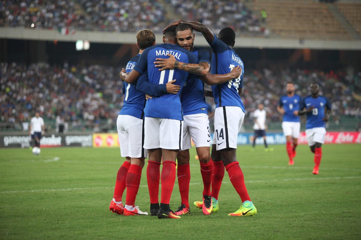Así festejaron los jugadores de Francia durante el partido frente a Italia. (Foto Prensa Libre: EFE)