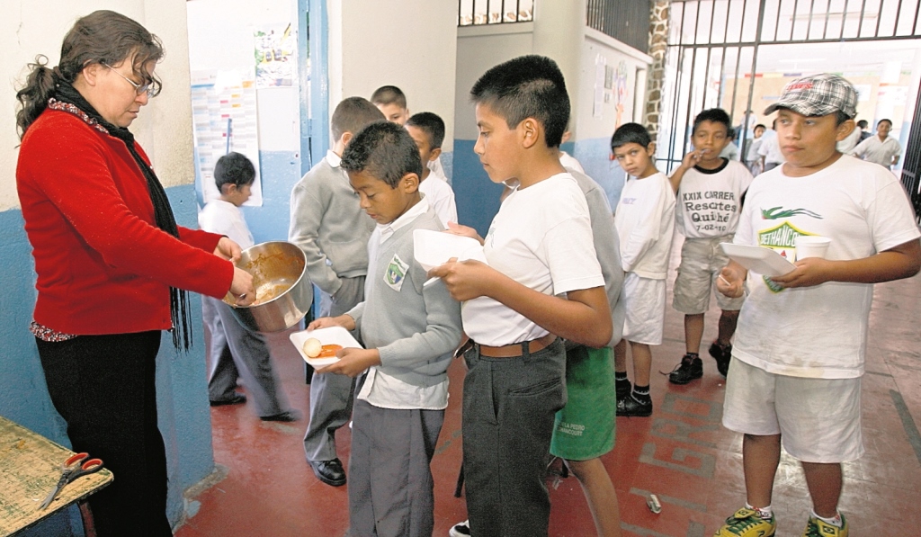 El Ministerio Público emitió 138 mil certificados Renas a maestros del sector público. (Foto Prensa Libre: Hemeroteca)
