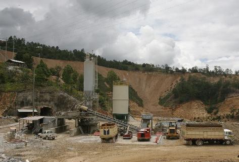 Una de las actividades económicas que muestra mayor dinamismo se encuentra en las minas y canteras. (Foto Prensa Libre: Emerson Diaz)