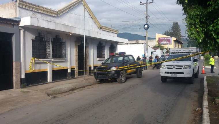 Subestación de la PNC en Parramos, Chimaltenango, donde un agente fue hallado muerto. (Foto Prensa Libre)