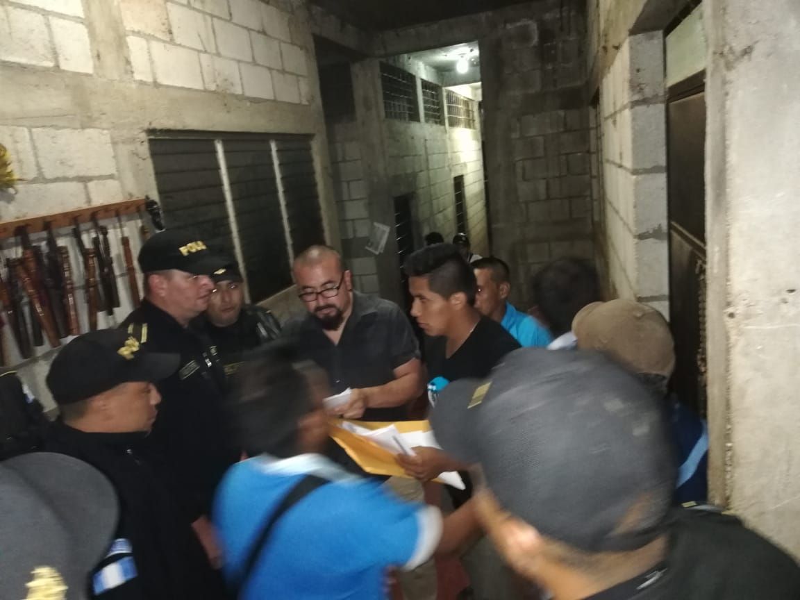 Autoridades median para la liberación de cinco personas, en San Andrés Huista, Jacaltenango, Huehuetenango.  (Foto Prensa Libre: Cortesía Municipalidad de Jacaltenango)