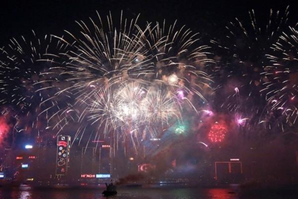 El mundo se congratula al recibir el nuevo año. (Foto Prensa Libre: AFP)<br _mce_bogus="1"/>