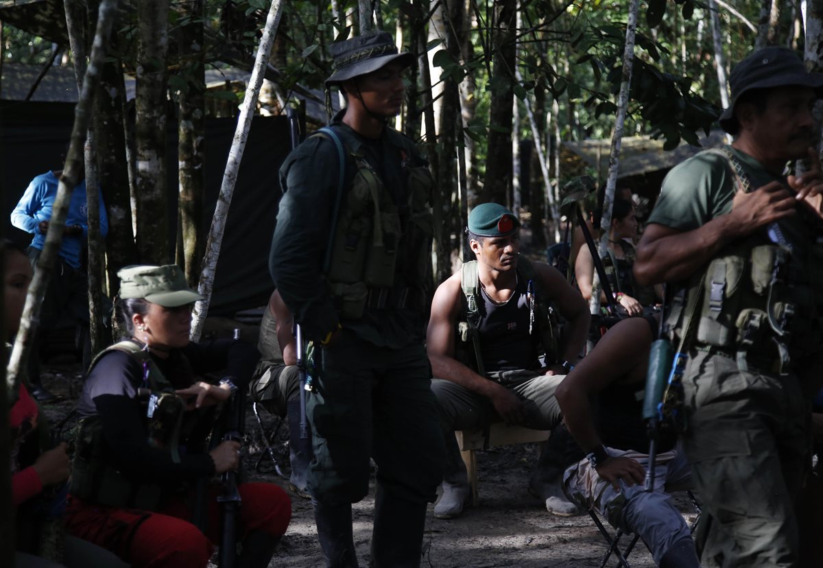 Combatientes de las Farc y el Gobierno de Colombia negocian el fin del conflicto armado de ese país. (Foto Prensa Libre: AP).