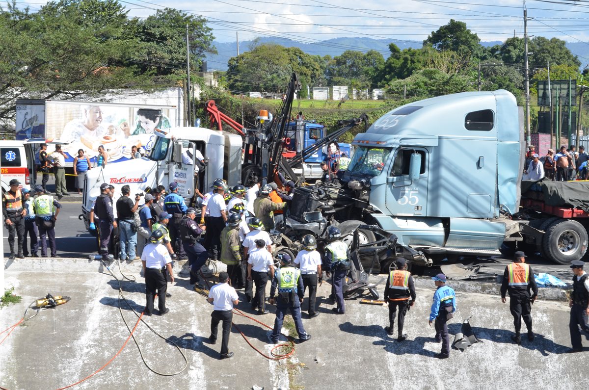 En la actualidad, los accidentes de transporte de carga pesada ocasionan atascos en la metrópoli. (Foto: Hemeroteca PL)