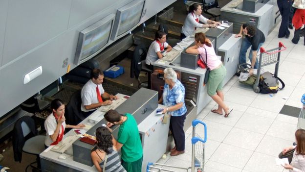 El veloz crecimiento de la industria aérea ha hecho que los precios por viajar bajen significativamente.