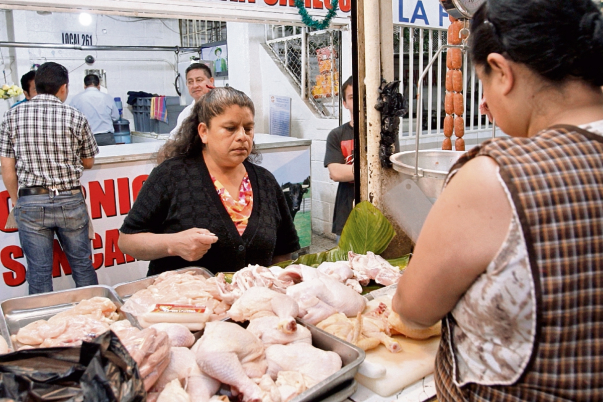 El cuadril de pollo es una de las piezas de esa carne blanca que más consumen los guatemaltecos. (Foto  Prensa Libre: Rodrigo Mendez)