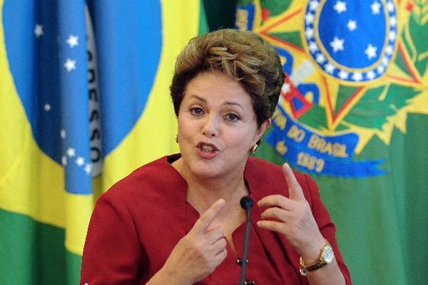 La Presidenta de Brasil considera que  bajar impuestos mejora la competitividad del país. (Foto Prensa Libre: AFP)