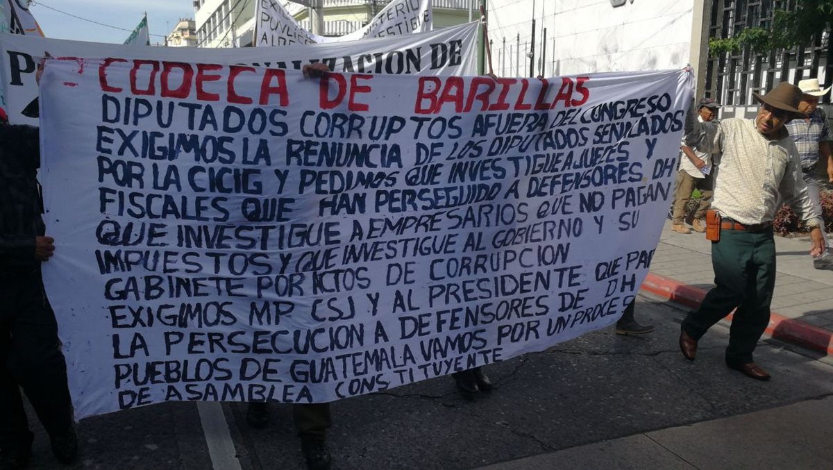 Integrantes de Codeca exigen la renuncia de funcionario corruptos. (Foto Prensa Libre: Érick Ávila)