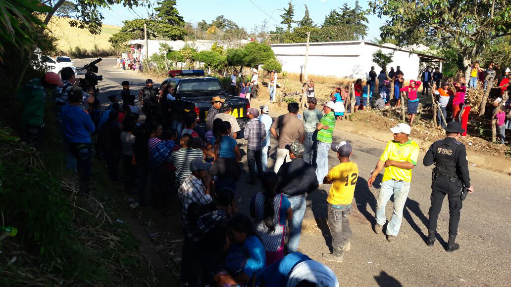El accidente donde murió Eslin Elizando Jiménez Ávila ocurrió en la aldea El Durazanal, Mataquescuintla, Jalapa. (Foto Prensa Libre: Hugo Oliva)