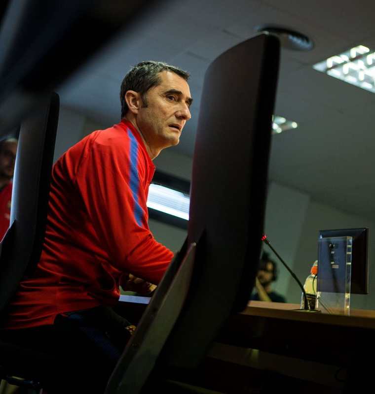 El entrenador del FC Barcelona, Ernesto Valverde, aceptó la culpabilidad de la eliminación de la Liga de Campeones. (Foto Prensa Libre: EFE)