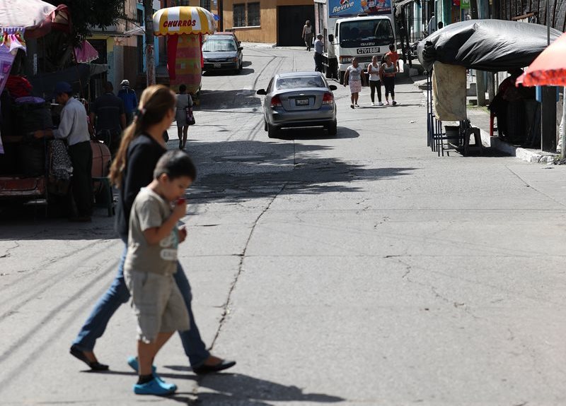 La colonia San Martín tiene varios ingresos, los cuales tendrían que ser cerrados. (Foto Prensa Libre: Álvaro Interiano)