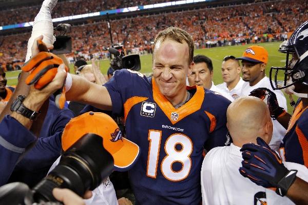 Peyton Manning, de lo Broncos de Denver, alcanzó una nueva marca dentro de la NFL al conseguir 510 de anotación. (Foto Prensa Libre: AP)