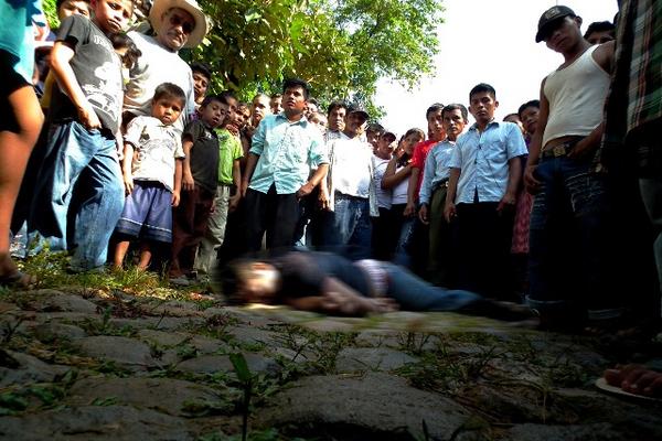 El presunto delincuente fue hallado muerto luego de robar efectivo a una pareja de ancianos.