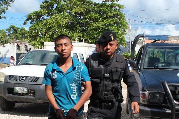 Juan Ho Choc es llevado a  prisión.