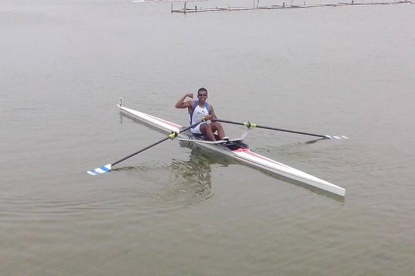 García celebra al finalizar la prueba de remo. (Foto Prensa Libre: cortesÍa COG)