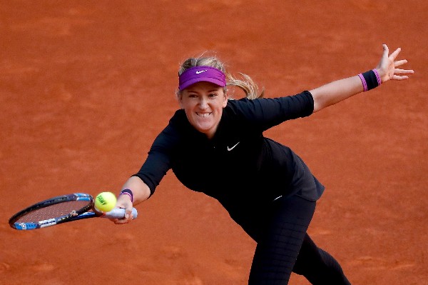 La bielorrusa Victoria Azarenka decidió retirarse en la ronda de octavos de final en Madrid. (Foto Prensa Libre: EFE)