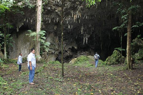 Ingreso a  la cueva Naj Tunich, en Poptún,  a la que también se le conoce como  inframundo maya. (Foto Prensa Libre: Walfredo Obando)