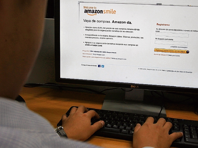 Iniciativa promocionada por Amazon tiene como objetivo ayudar a organizaciones benéficas. (Foto Prensa Libre: Óscar Rivas)