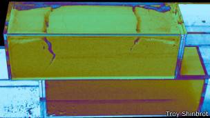 Los científicos experimentaron con recipientes de harina.