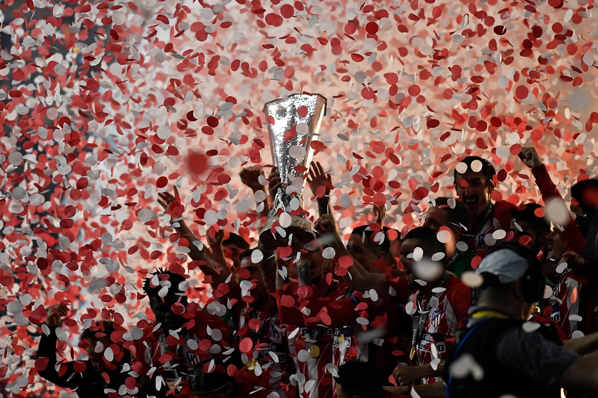 Así festejaron los jugadores del Atlético de Madrid, en la Europa League. (Foto Prensa Libre: AFP)