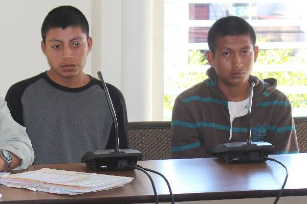 Los dos homicidas  escuchan el veredicto del Tribunal de Sentencia de Coatepeque.
