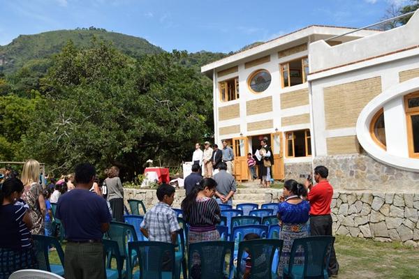 La inauguración del edificio se llevó a cabo el viernes último. (Foto Prensa Libre: Ángel Julajuj).<br _mce_bogus="1"/>