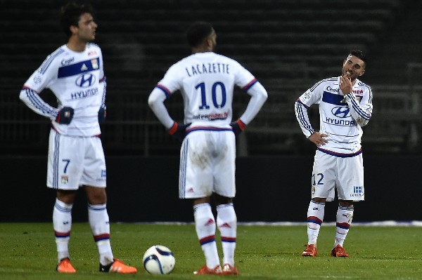 Los jugadores del Lyon muestran su tristeza. (Foto Prensa Libre: AFP)