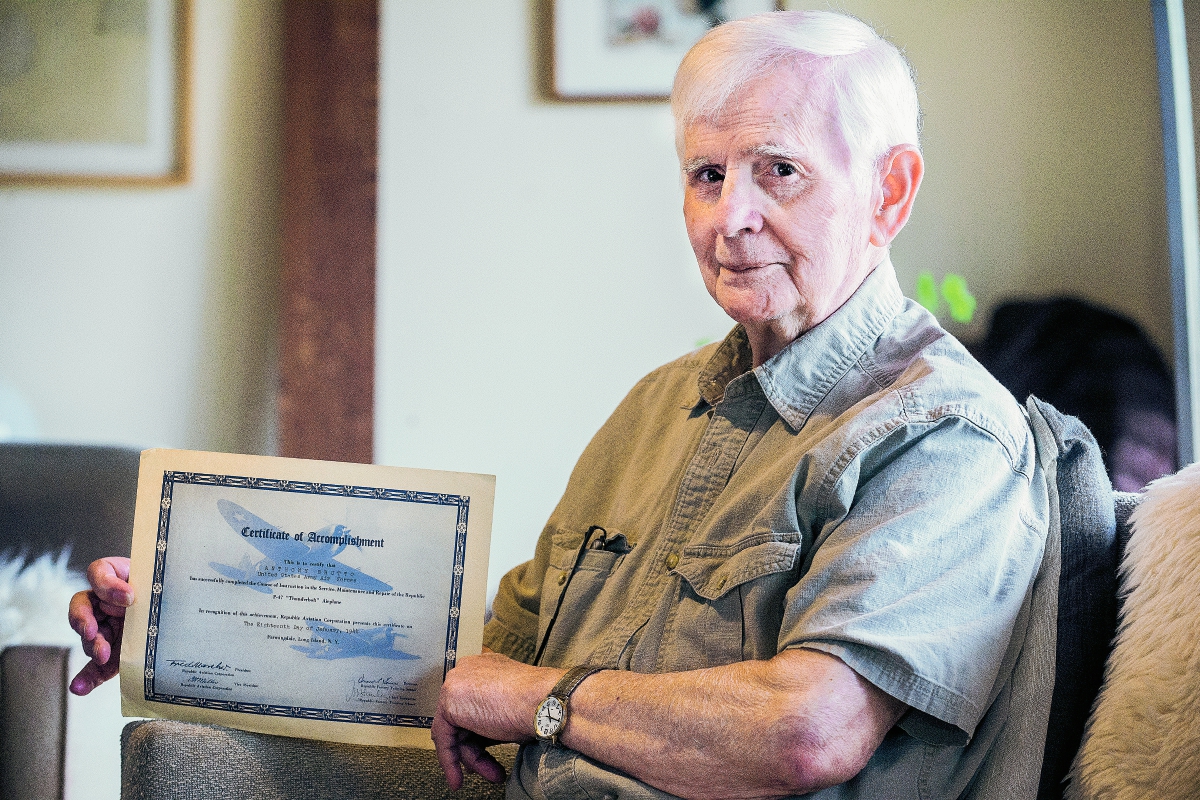 Anthony Brutto  es uno de los graduados más antiguos de la historia de la Universidad de Virginia Occidental.(Foto Prensa Libre:AP)