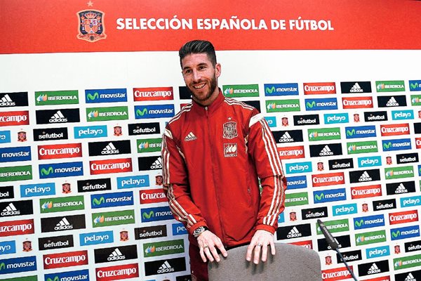 Ramos espera celebrar su décimo aniversario con la selección española con triunfo (Foto Prensa Libre: AFP).