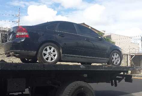 En este Volvo S40, modelo 2004 150 DSZ, se encontraron  75 paquetes de cocaína, ocultos en un doble compartimiento.
