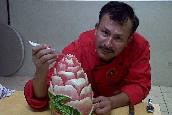 el chef Edwin López es especialista en garnish.