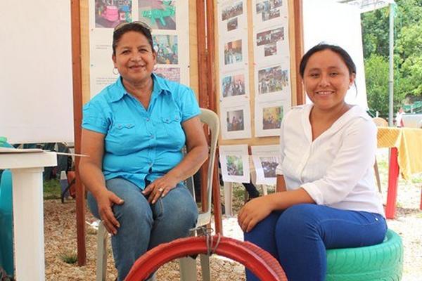 Una maceta elaborada con neumático, que ya no puede ser utilizado en vehículos. (Foto Prensa Libre: Rigoberto Escobar)