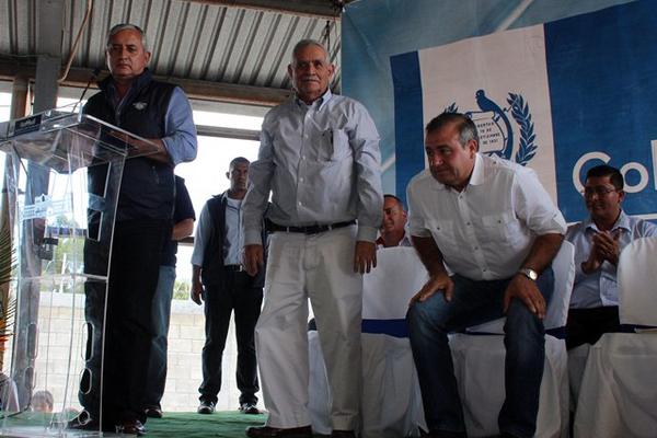 El diputado Amildo Morales (centro) murió por las lesiones que le causó un toro. (Foto Prensa Libre: Hugo Oliva).