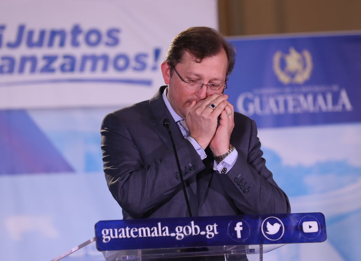 Heinz Hiemann , vocero presidencial, en declaraciones a la prensa en el Palacio Nacional de la Cultura en el 2018.  (Foto Prensa Libre: Hemeroteca PL)