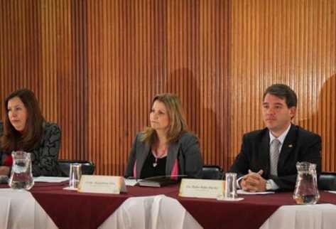 Autoridades del Inguat, durante la conferencia de prensa, donde anunciaron la próxima celebración de la  Feria de productos artesanales y paquetes turísticos del Lago de Atitlán . (Foto Prensa Libre: Erick Fernando Velasquez)