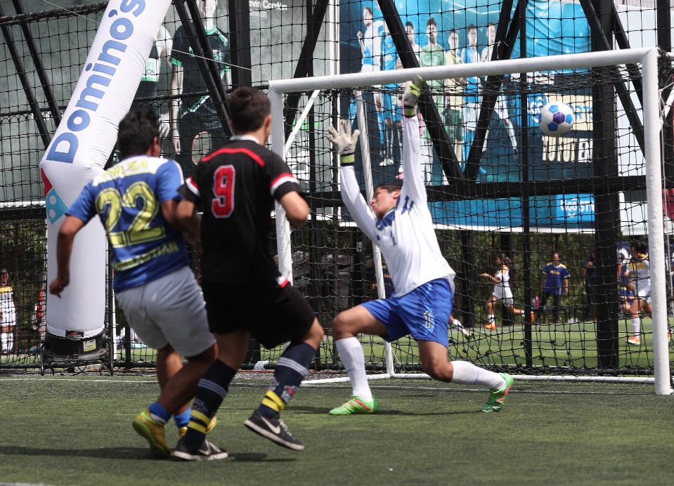 El Colegio Castillo Córdova ganó la Copa Aula 2018 en la rama masculina al superar en la final al Colegio San Sebastian. (Foto Prensa Libre: Jorge Ovalle).