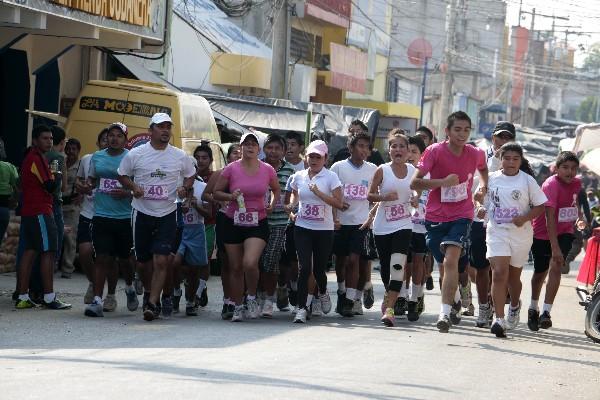 Estudiantes y atletas participan  en  carrera benéfica organizada en Salamá, Baja Verapaz.
