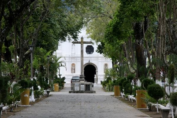 Tres de los cuerpos se encuentran en la morgue del Inacif del cementerio general San Lázaro en Antigua Guatemala. (Foto Prensa Libre: Renato Melgar)