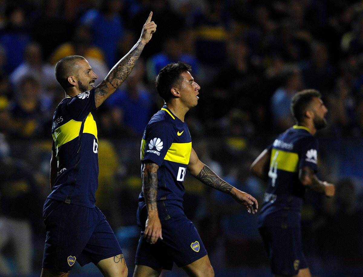 Los jugadores de Boca Juniors, esperan volver a celebrar y ampliar su ventaja en la cima. (Foto Prensa Libre: AFP)
