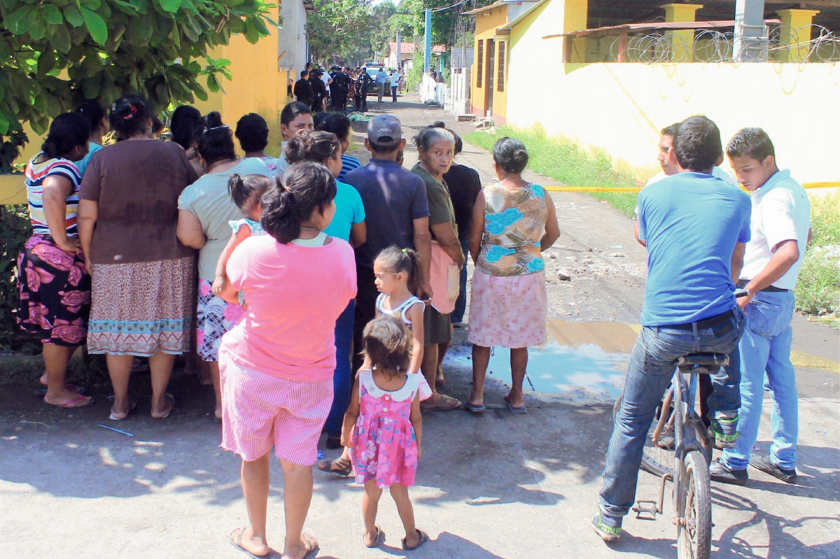 Luis Pedro Duarte Camey presentaba múltiples heridas de bala. (Foto Prensa Libre: Carlos Paredes)