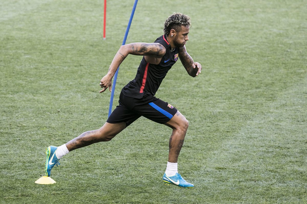 Pese a los rumores, Neymar sigue entrenándose con el Barcelona en Estados Unidos. (Foto Prensa Libre: EFE)