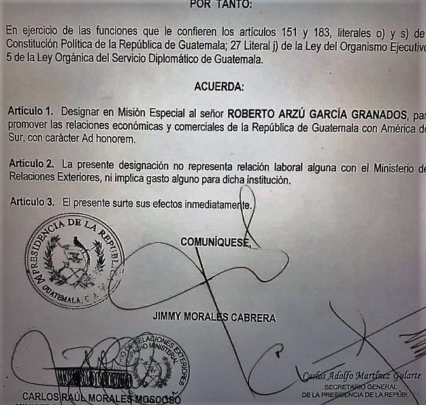 Contenido del Acuerdo Gubernativo 230 con fecha 18 de agosto de 2017, en la que se designa a Roberto Arzú en una misión especial. (Foto Prensa Libre: Cortesía)