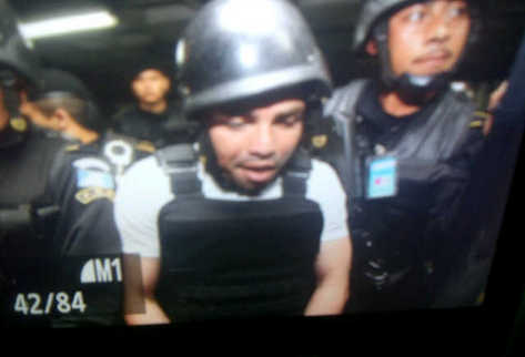 El Taquero es llevado a la torre de tribunales bajo un amplio dispositivo de seguridad (Foto Prensa Libre: Sandra Valdez)