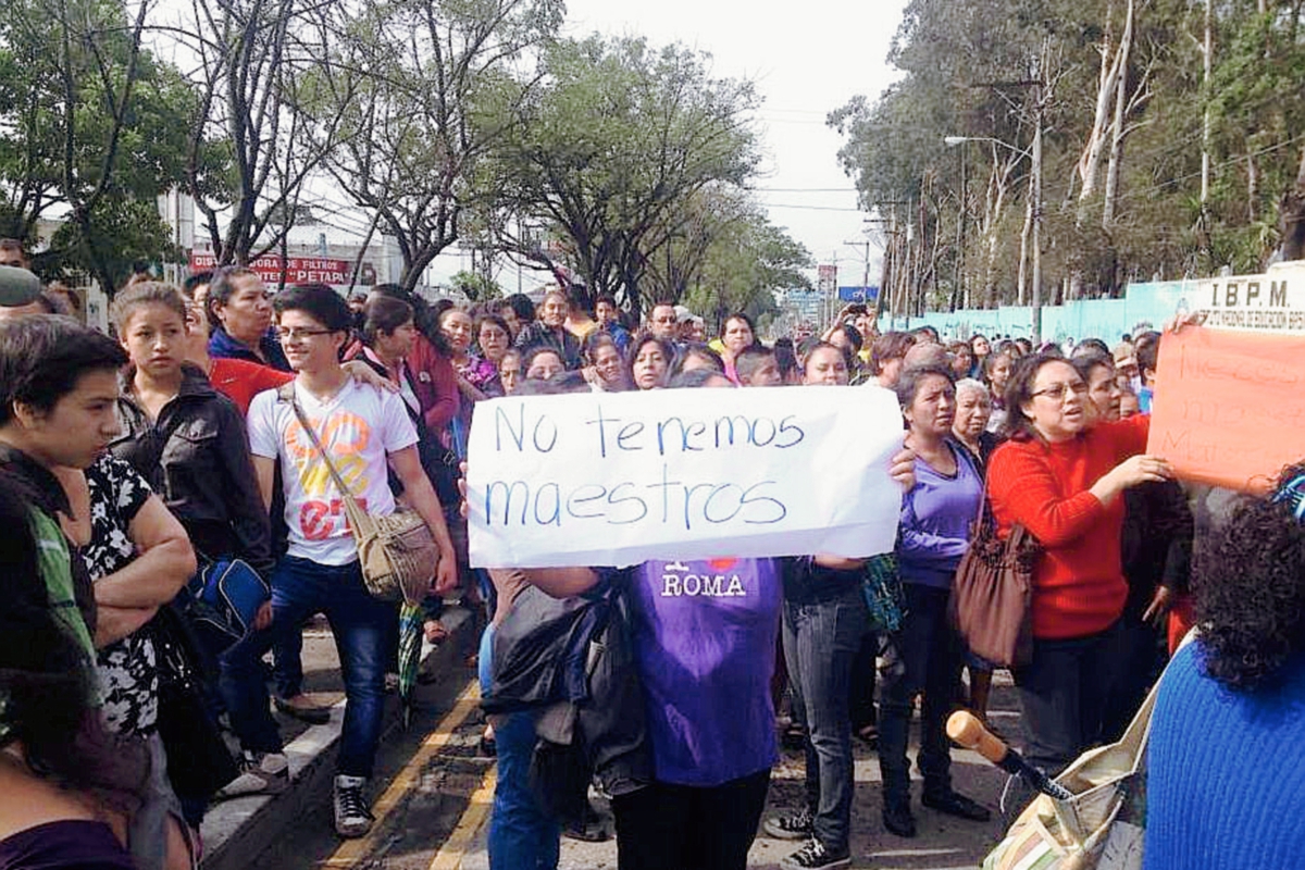 Protesta en avenida Petapa zona 12 (Foto Prensa Libre: Erick Ávila)